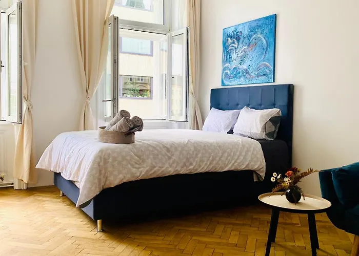 2-bedroom Apartment, Sleeps Six, 4-min Walk To Stadthalle Apartment *