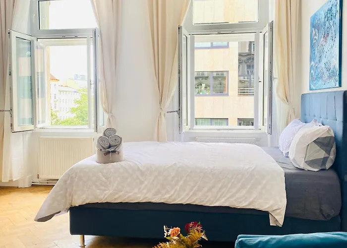 2-bedroom Apartment, Sleeps Six, 4-min Walk To Stadthalle Apartment