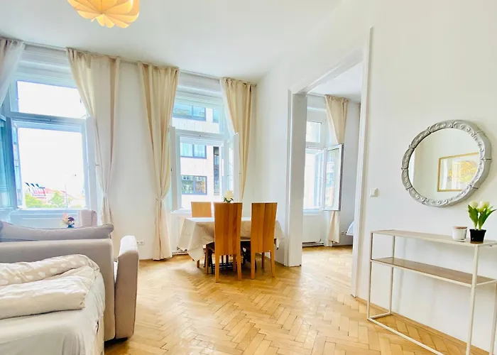 2-bedroom Apartment, Sleeps Six, 4-min Walk To Stadthalle Apartment *