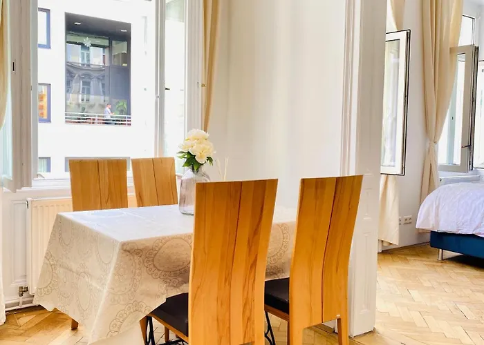2-bedroom Apartment, Sleeps Six, 4-min Walk To Stadthalle Vienna