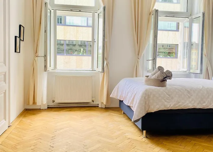 2-bedroom Apartment, Sleeps Six, 4-min Walk To Stadthalle Apartment