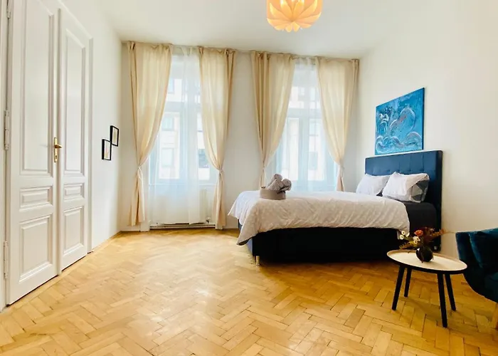 Apartment 2-bedroom Apartment, Sleeps Six, 4-min Walk To Stadthalle