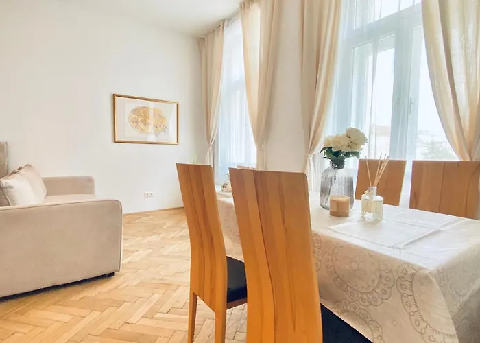 Apartment 2-bedroom Apartment, Sleeps Six, 4-min Walk To Stadthalle *