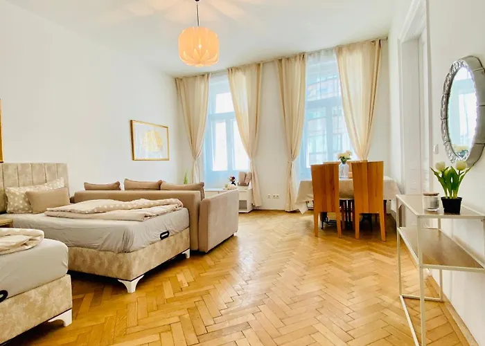 Apartment 2-bedroom Apartment, Sleeps Six, 4-min Walk To Stadthalle