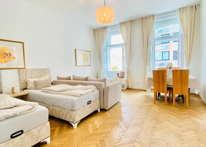 2-bedroom Apartment, Sleeps Six, 4-min Walk To Stadthalle Apartment