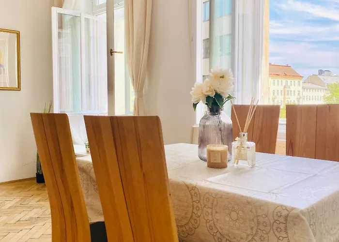 2-bedroom Apartment, Sleeps Six, 4-min Walk To Stadthalle Vienna