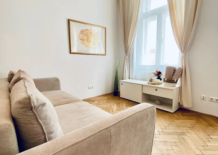 Apartment 2-bedroom Apartment, Sleeps Six, 4-min Walk To Stadthalle *