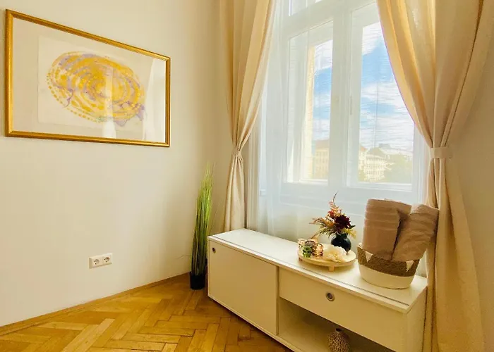 Apartment 2-bedroom Apartment, Sleeps Six, 4-min Walk To Stadthalle *