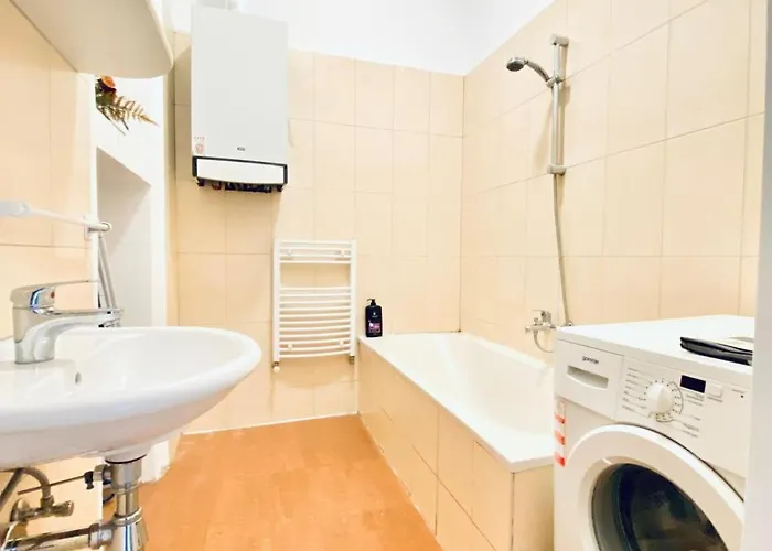 2-bedroom Apartment, Sleeps Six, 4-min Walk To Stadthalle