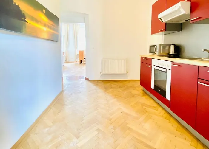 2-bedroom Apartment, Sleeps Six, 4-min Walk To Stadthalle